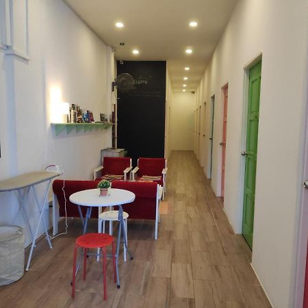 Ez Lodgings Kampong Gadong Esterno foto