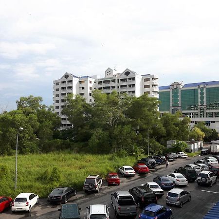 Ez Lodgings Kampong Gadong Esterno foto