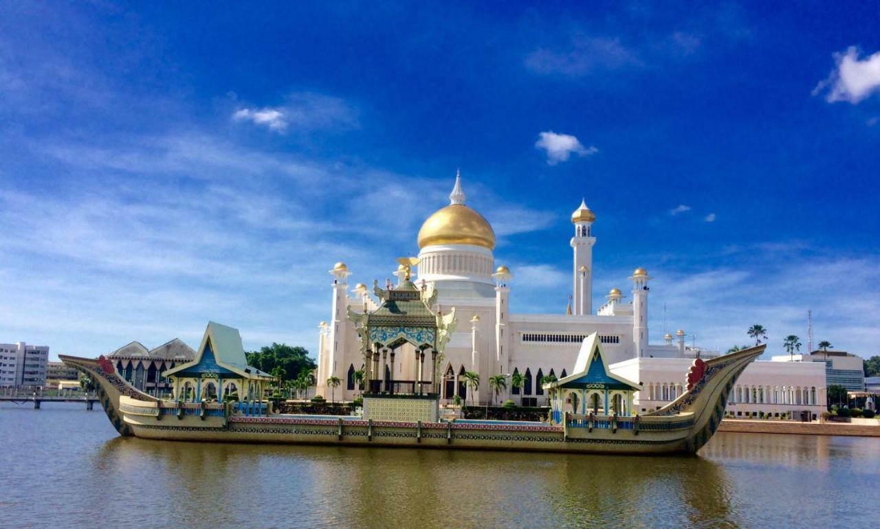 Ez Lodgings Kampong Gadong Esterno foto
