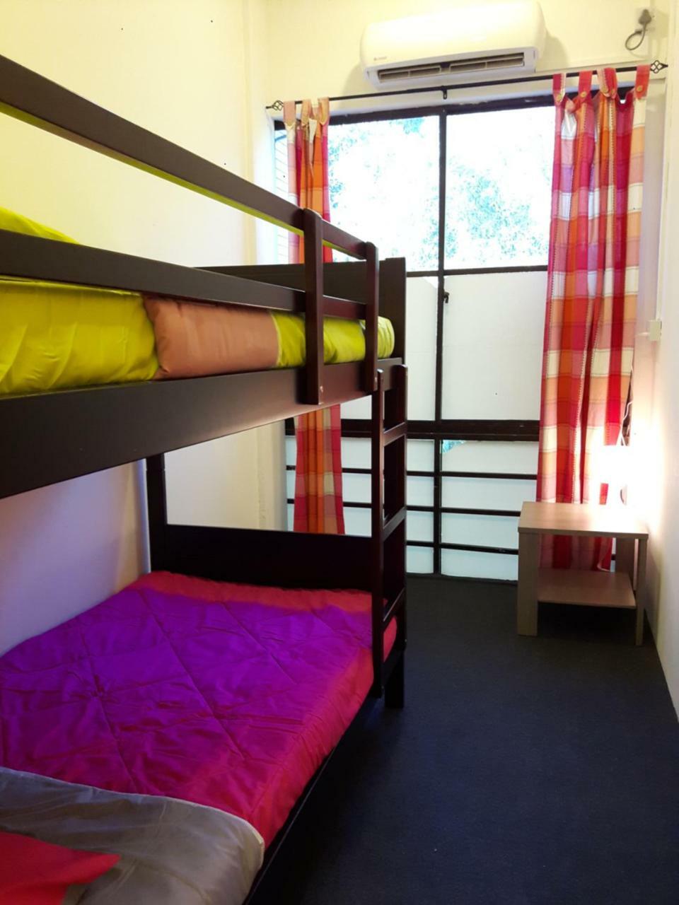 Ez Lodgings Kampong Gadong Esterno foto
