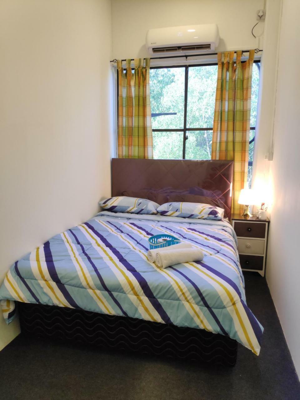 Ez Lodgings Kampong Gadong Esterno foto
