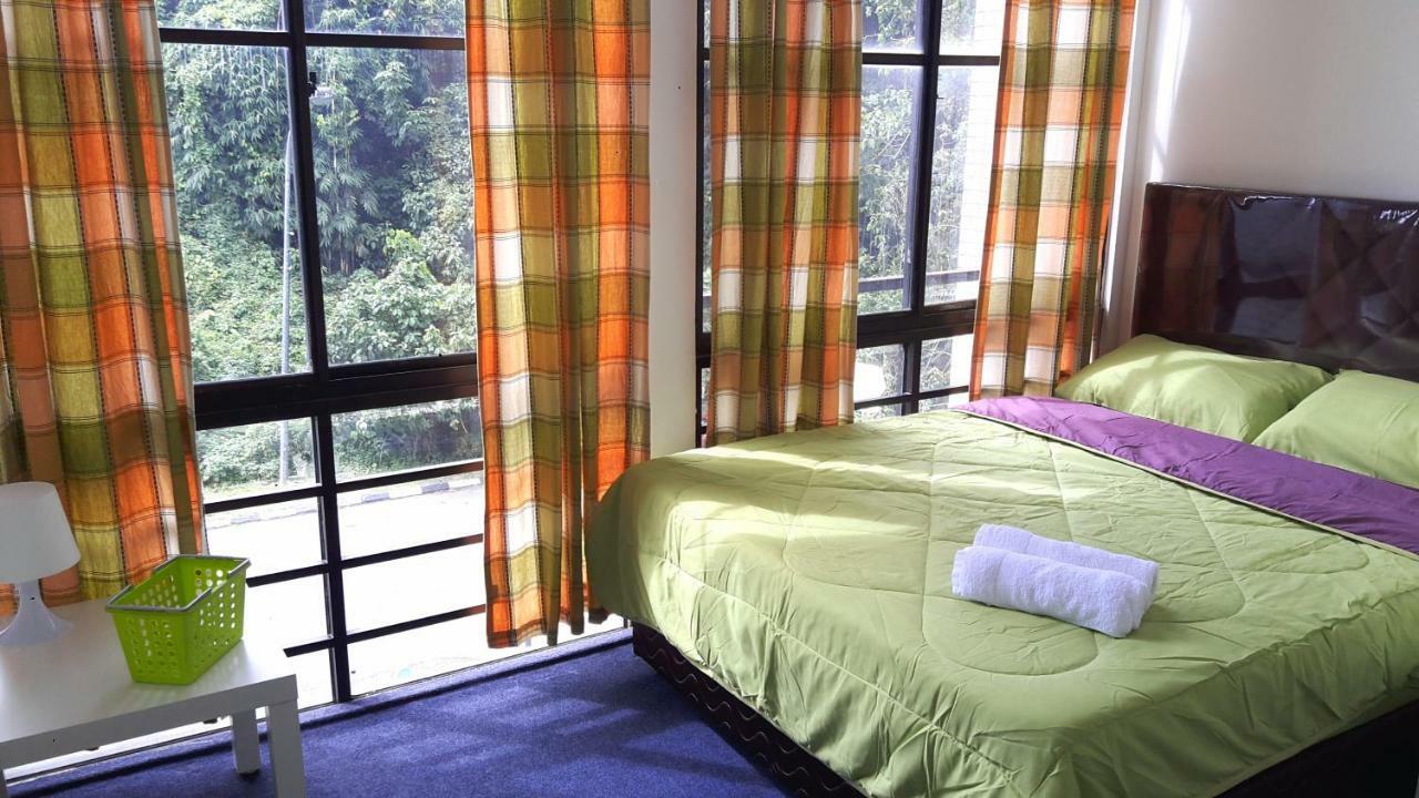 Ez Lodgings Kampong Gadong Esterno foto