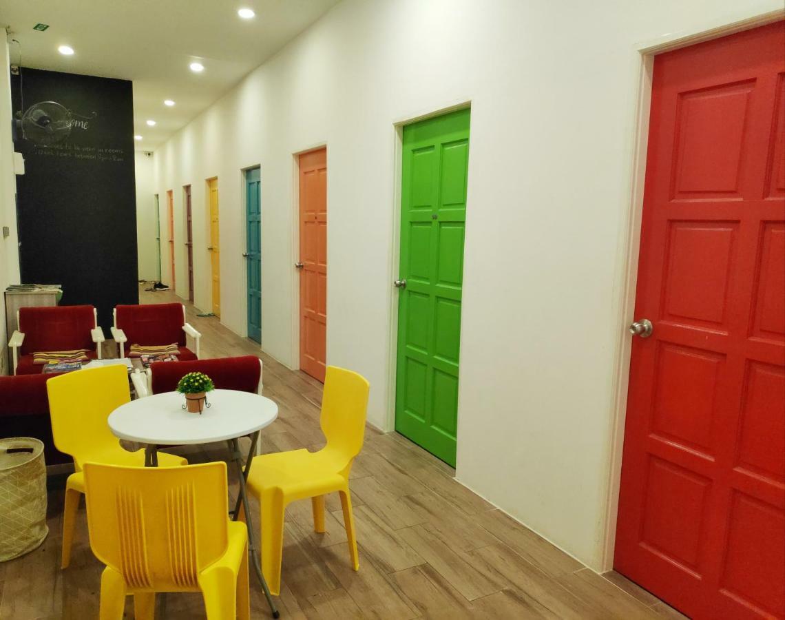 Ez Lodgings Kampong Gadong Esterno foto