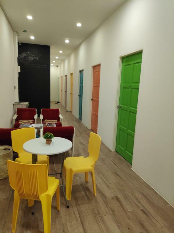 Ez Lodgings Kampong Gadong Esterno foto