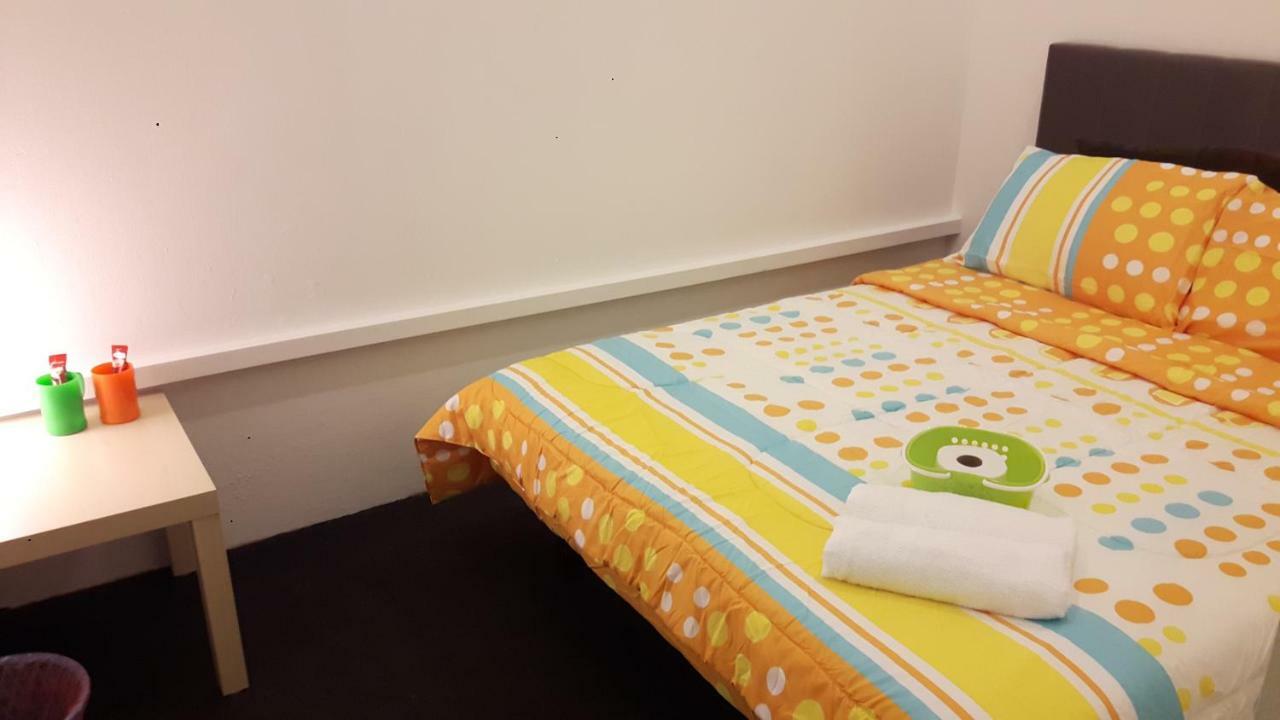 Ez Lodgings Kampong Gadong Esterno foto